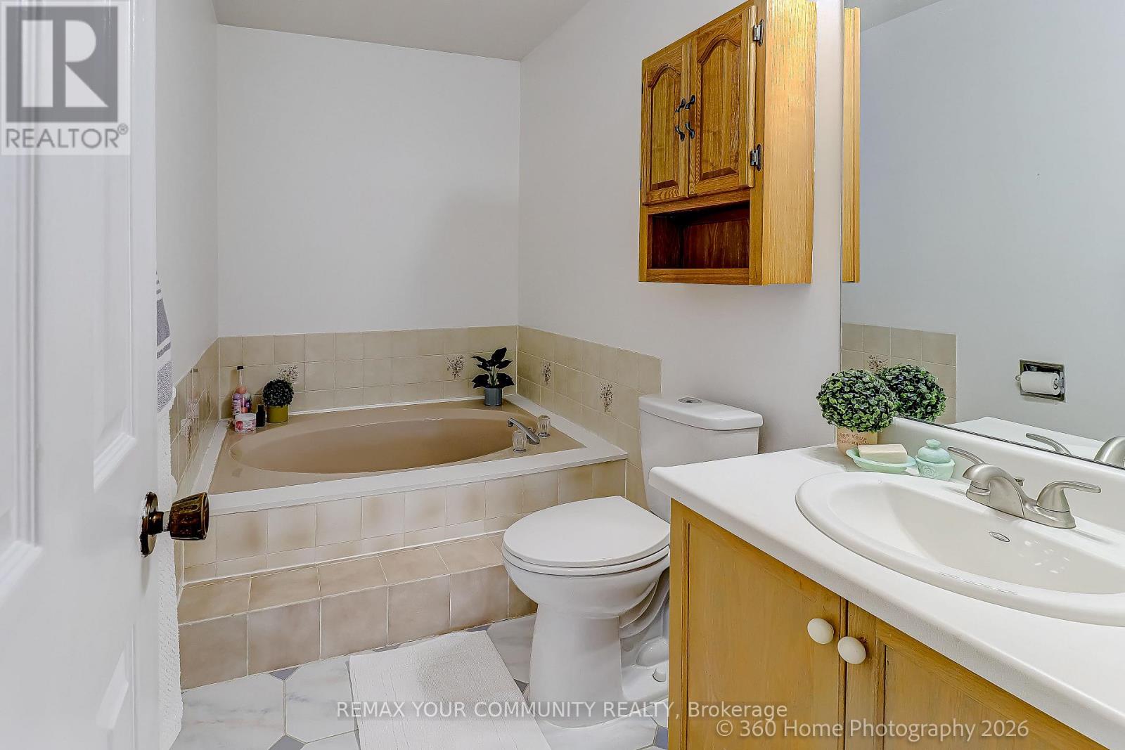4 Mayflower Street S, Whitby, Ontario  L1N 8B1 - Photo 17 - E12987284