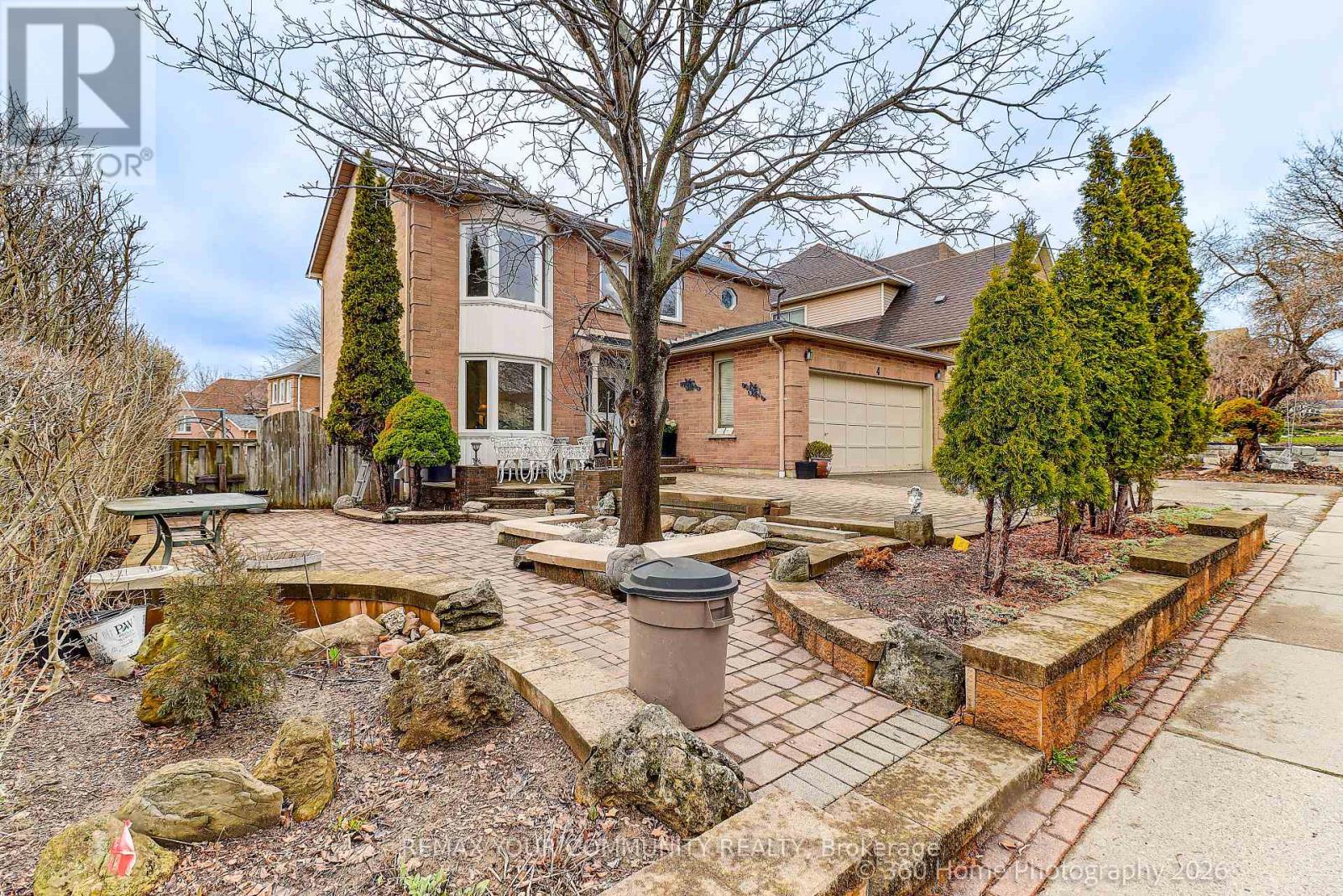 4 Mayflower Street S, Whitby, Ontario  L1N 8B1 - Photo 2 - E12987284