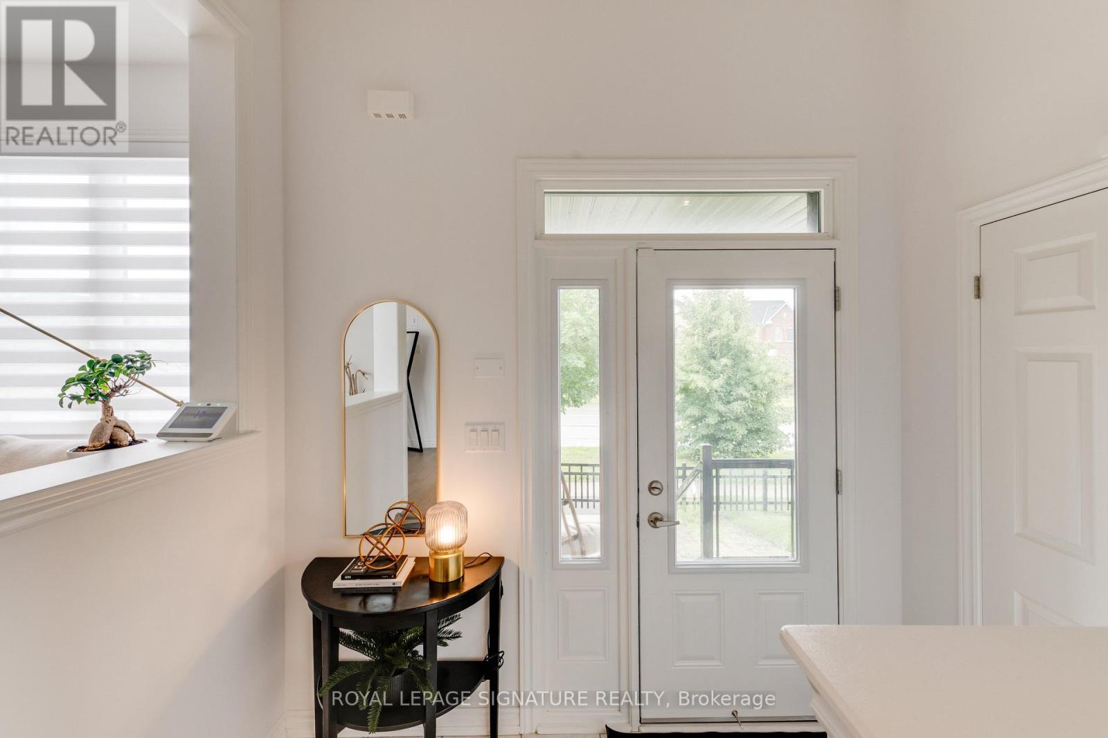 15 Mountainside Crescent, Whitby, Ontario  L1R 0P5 - Photo 4 - E13595734