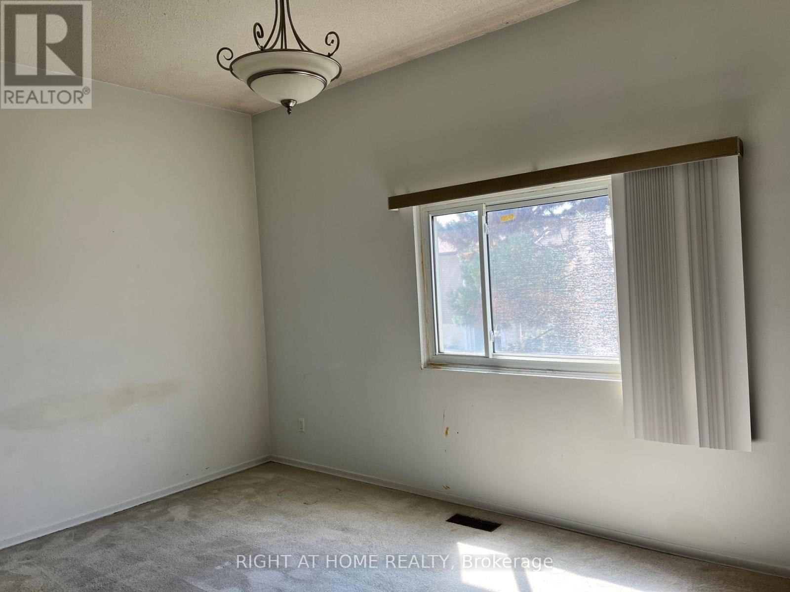 70 Carisbrooke Court, Brampton, Ontario  L6S 3K1 - Photo 10 - W13653924