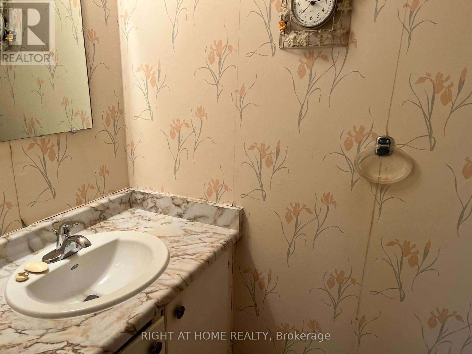 70 Carisbrooke Court, Brampton, Ontario  L6S 3K1 - Photo 15 - W13653924
