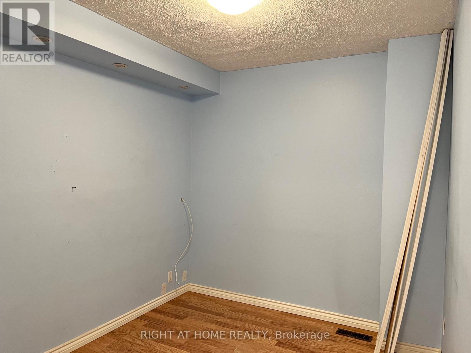 70 Carisbrooke Court, Brampton, Ontario  L6S 3K1 - Photo 7 - W13653924