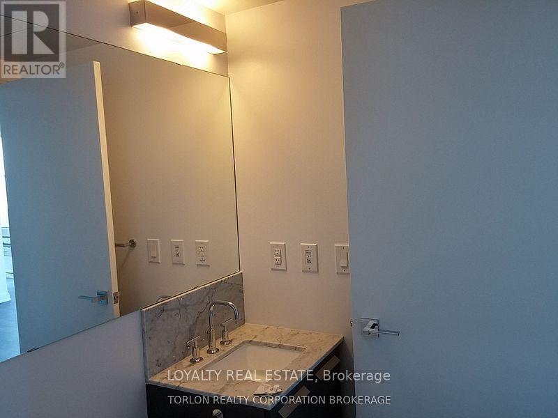 4609 - 42 CHARLES STREET E