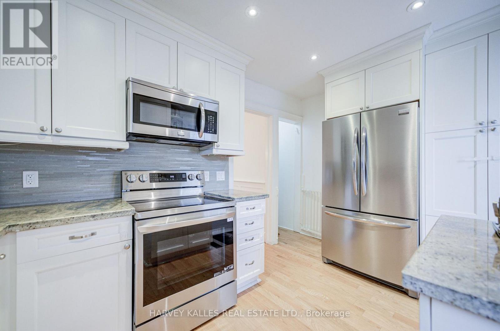 164 Douglas Avenue, Toronto, Ontario  M5M 1G6 - Photo 12 - C13717890