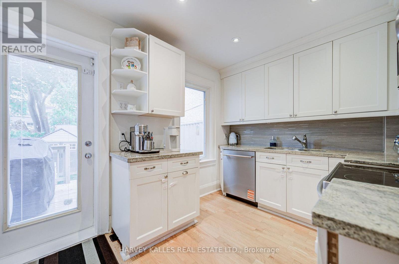 164 Douglas Avenue, Toronto, Ontario  M5M 1G6 - Photo 13 - C13717890