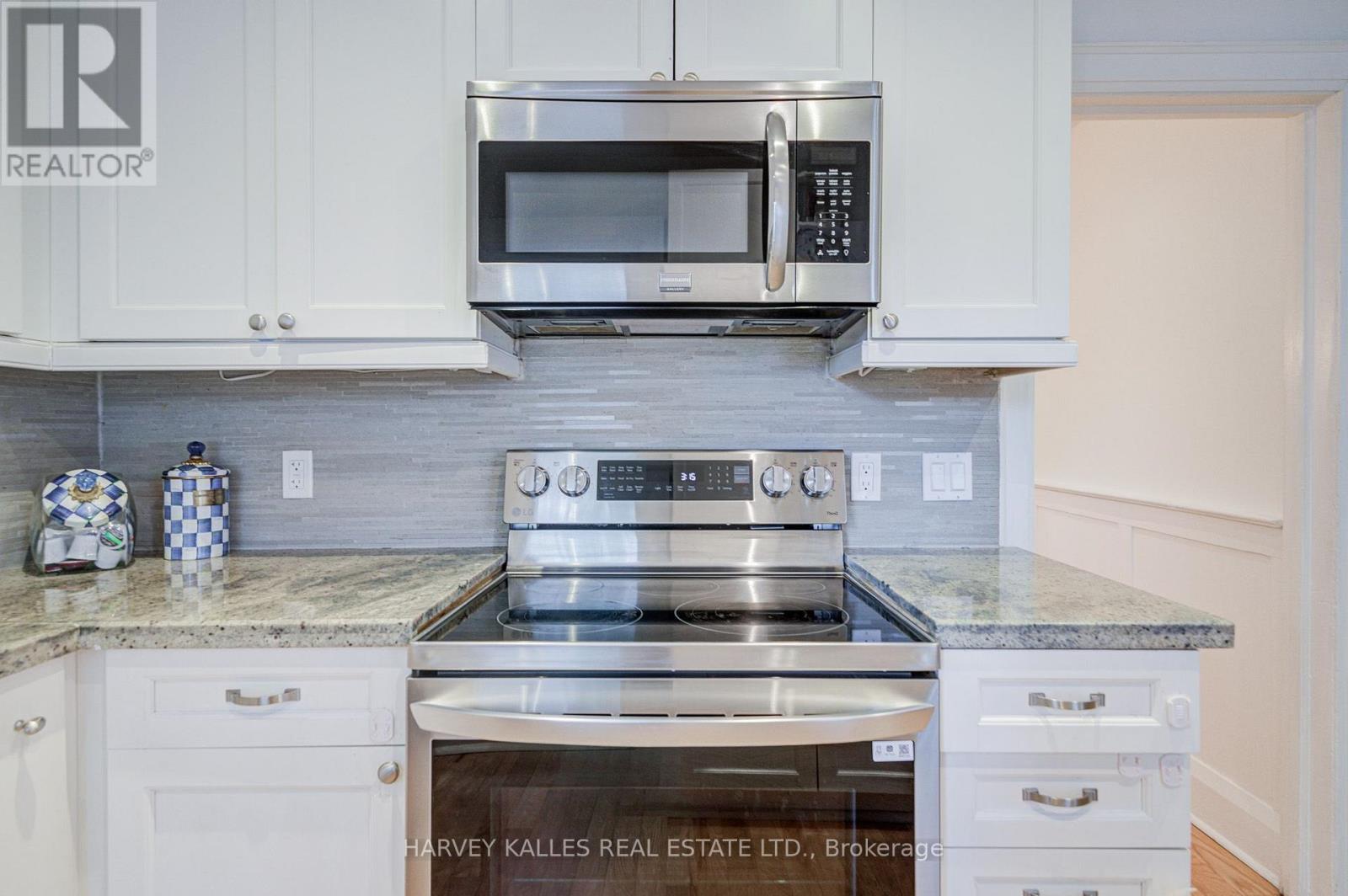 164 Douglas Avenue, Toronto, Ontario  M5M 1G6 - Photo 15 - C13717890