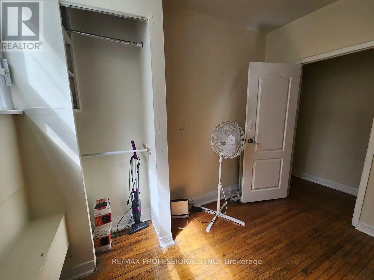 Main Level - 150 Robert Street, Toronto, Ontario  M5S 2K3 - Photo 11 - C13717964