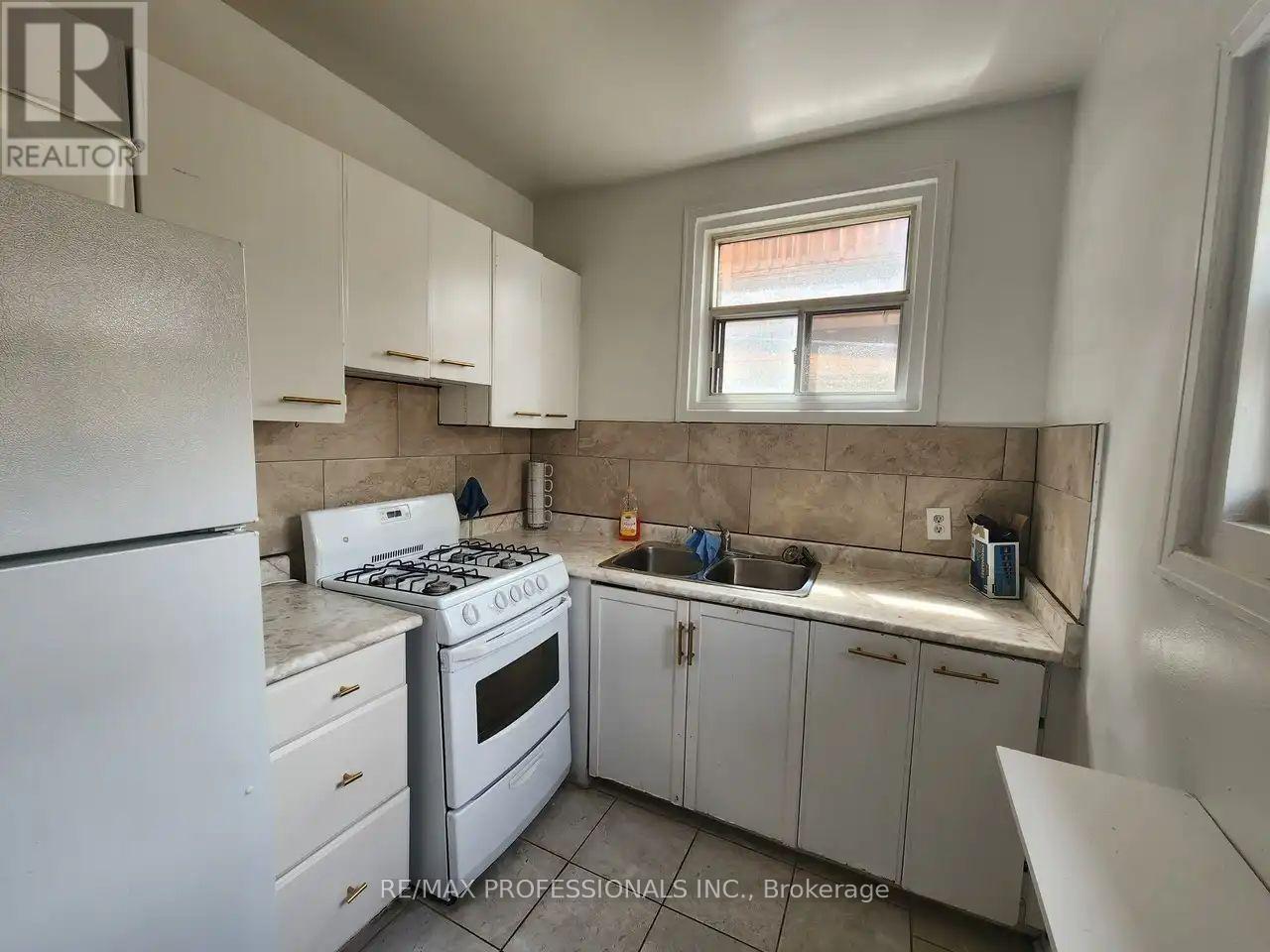 Main Level - 150 Robert Street, Toronto, Ontario  M5S 2K3 - Photo 13 - C13717964