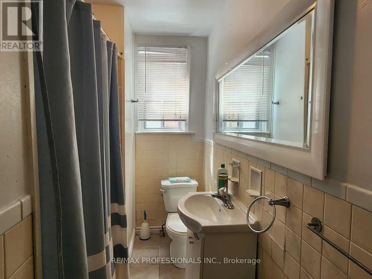 Main Level - 150 Robert Street, Toronto, Ontario  M5S 2K3 - Photo 8 - C13717964