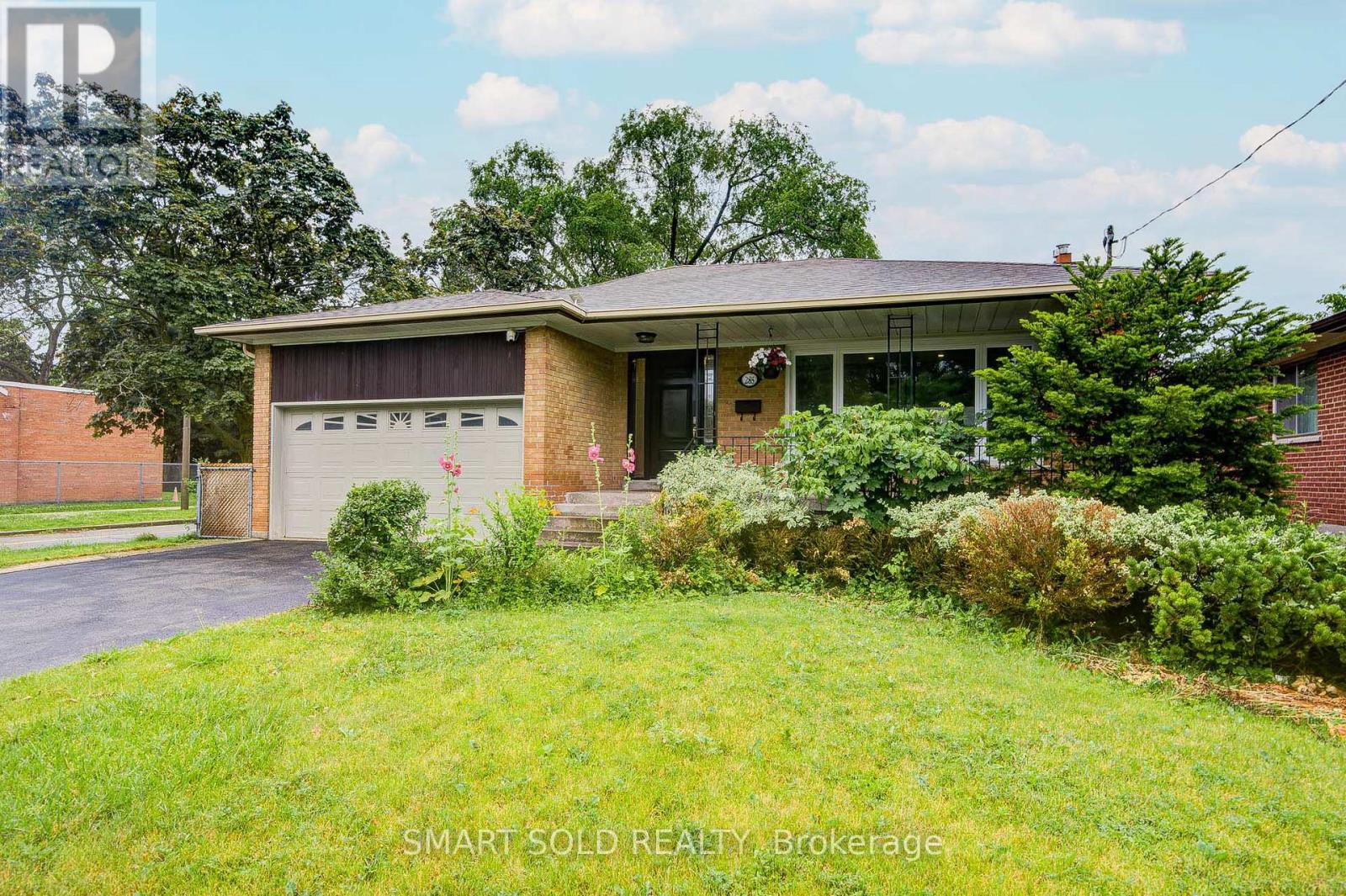 285 Churchill Avenue, Toronto, Ontario  M2R 1E5 - Photo 2 - C13717996