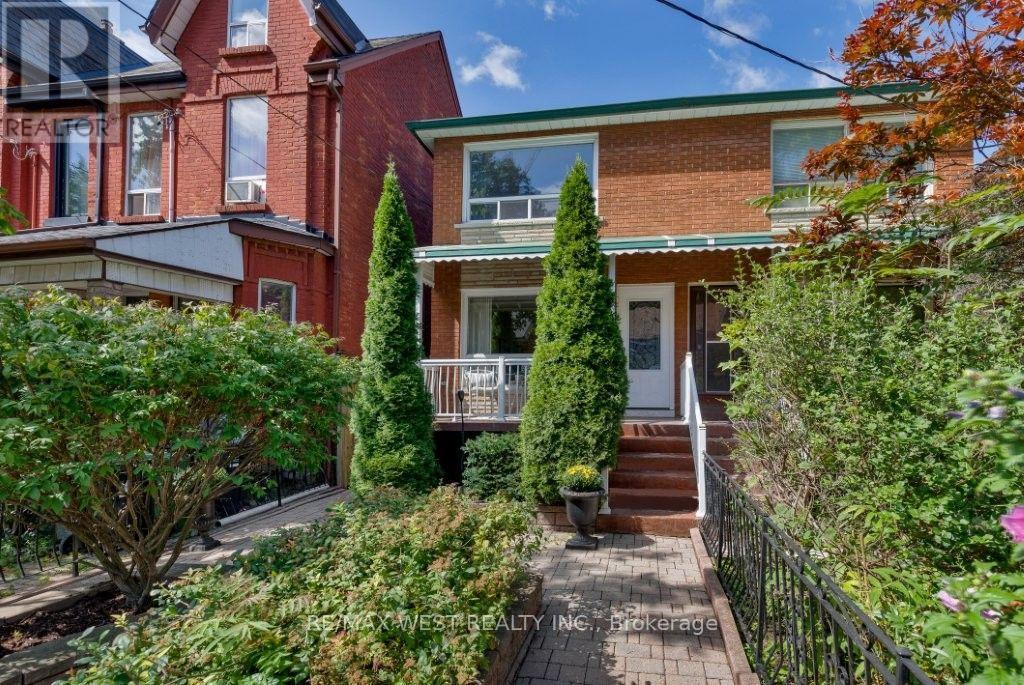 214 MARKHAM STREET, Toronto, Ontario