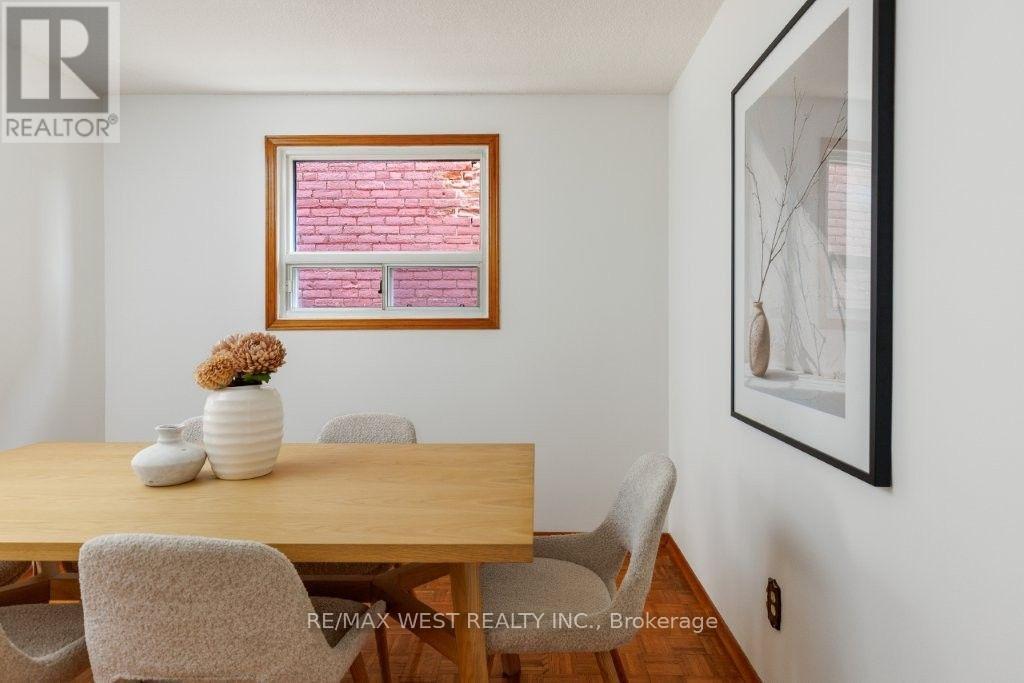 214 Markham Street, Toronto, Ontario  M6J 2G6 - Photo 12 - C13718034