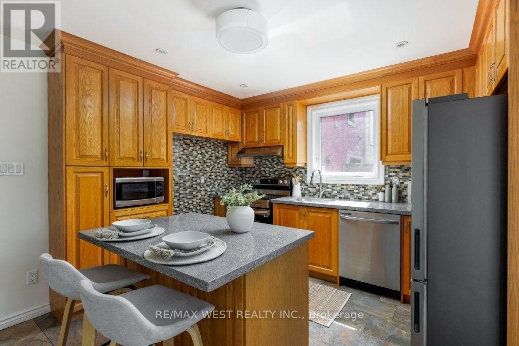 214 Markham Street, Toronto, Ontario  M6J 2G6 - Photo 14 - C13718034