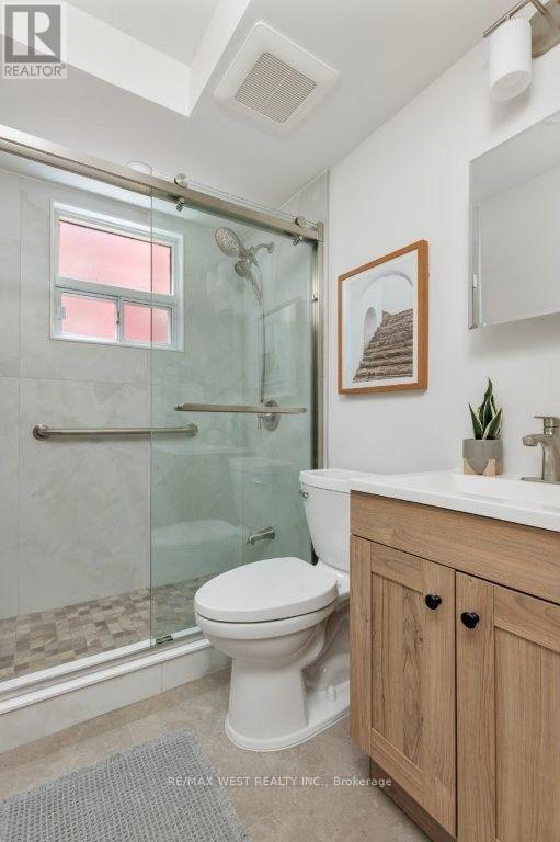 214 Markham Street, Toronto, Ontario  M6J 2G6 - Photo 18 - C13718034