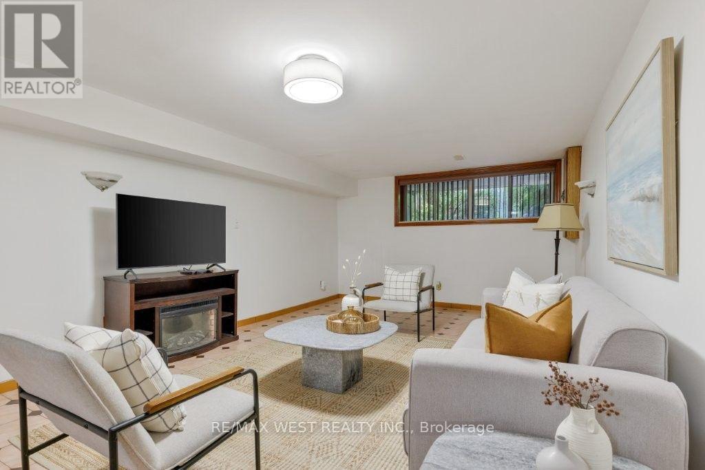 214 Markham Street, Toronto, Ontario  M6J 2G6 - Photo 29 - C13718034