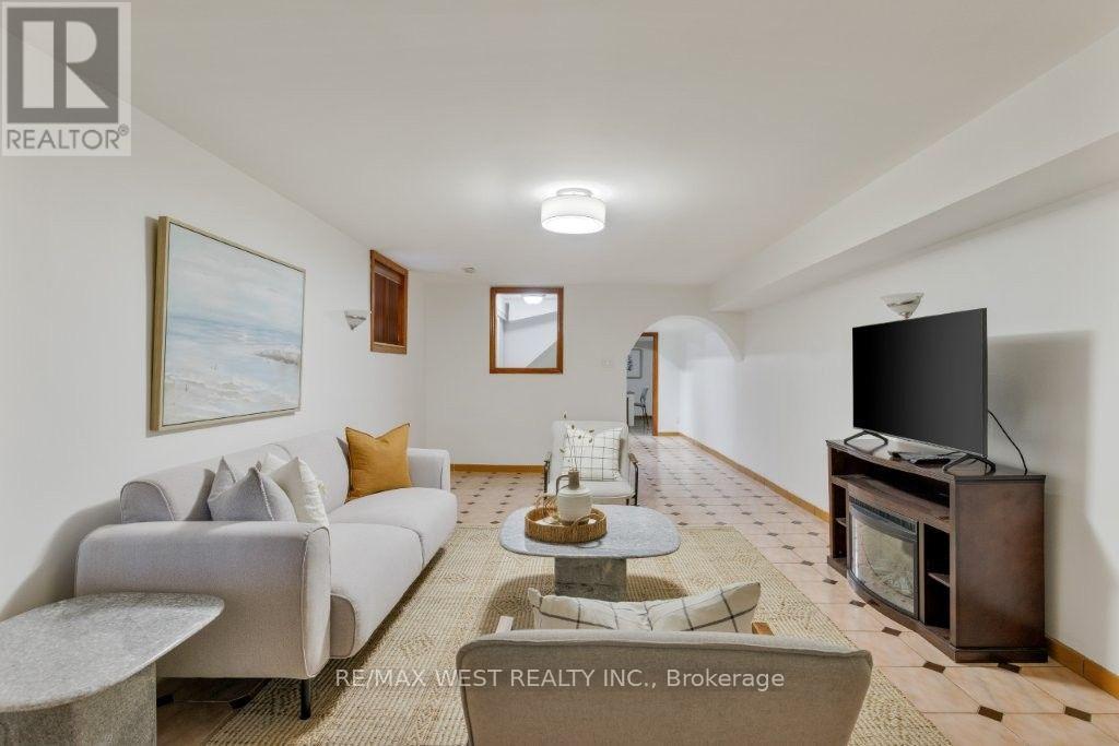 214 Markham Street, Toronto, Ontario  M6J 2G6 - Photo 30 - C13718034