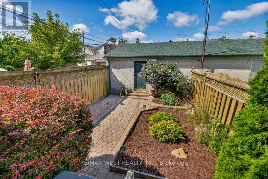 214 Markham Street, Toronto, Ontario  M6J 2G6 - Photo 39 - C13718034