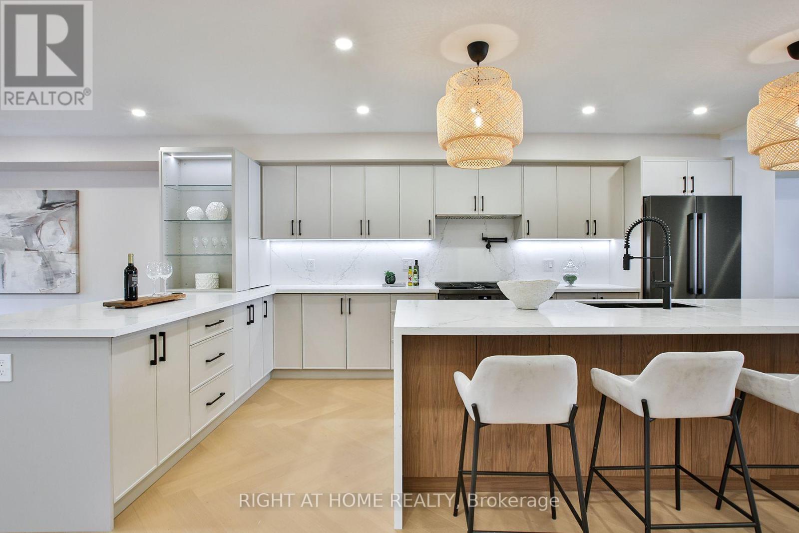 106 Eastbourne Avenue, Toronto, Ontario  M5P 2G3 - Photo 13 - C13718062