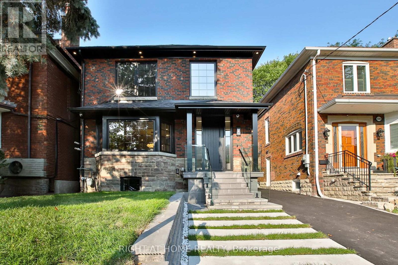 106 Eastbourne Avenue, Toronto, Ontario  M5P 2G3 - Photo 2 - C13718062
