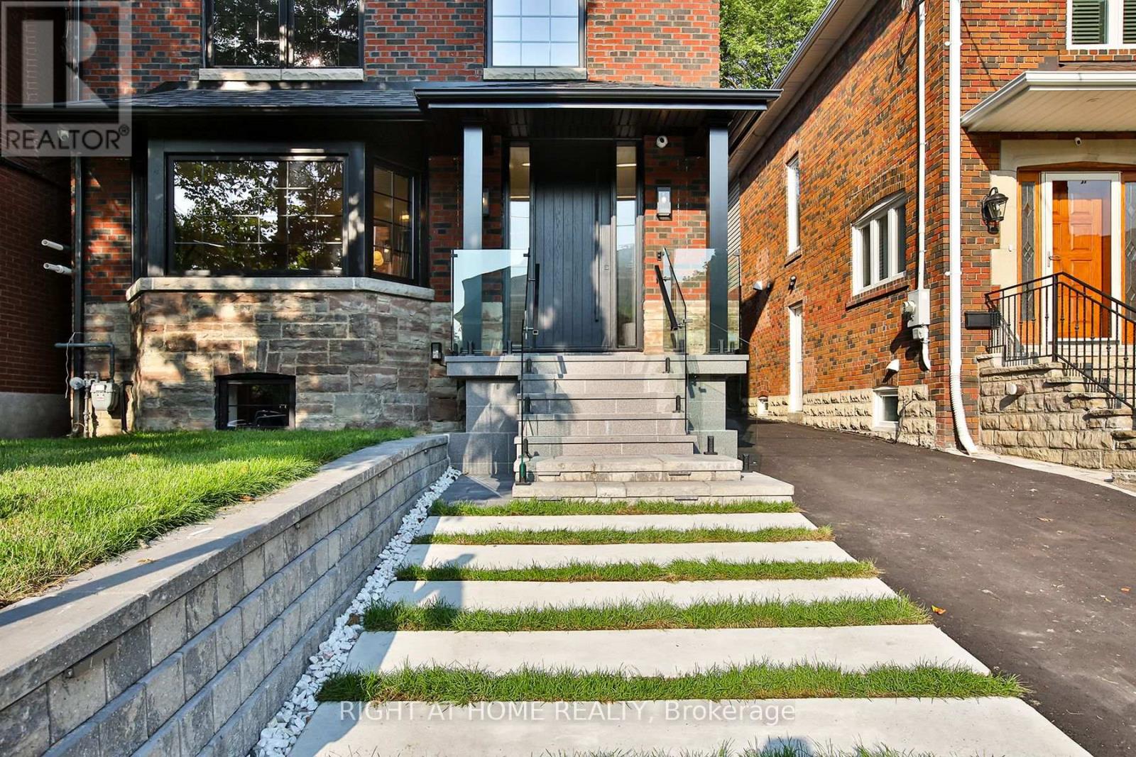 106 Eastbourne Avenue, Toronto, Ontario  M5P 2G3 - Photo 3 - C13718062