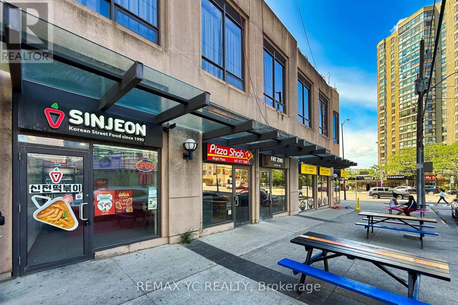 5 Byng Avenue, Toronto, Ontario  M2N 5R7 - Photo 4 - C13718104