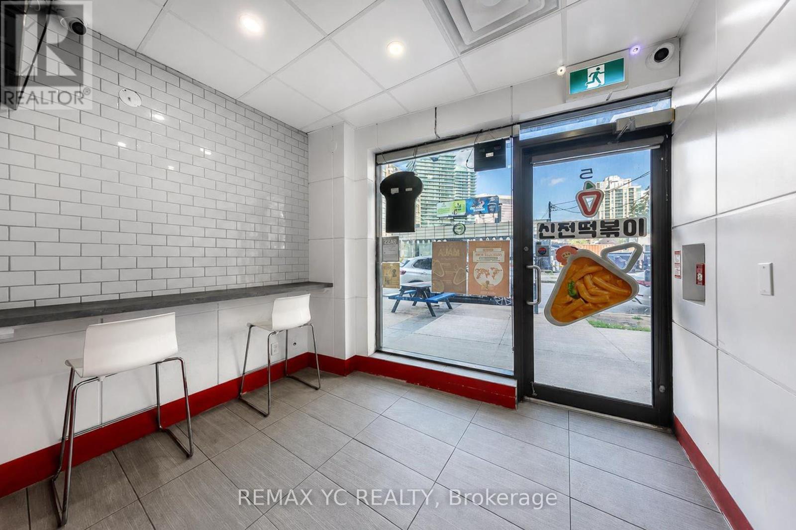 5 Byng Avenue, Toronto, Ontario  M2N 5R7 - Photo 8 - C13718104