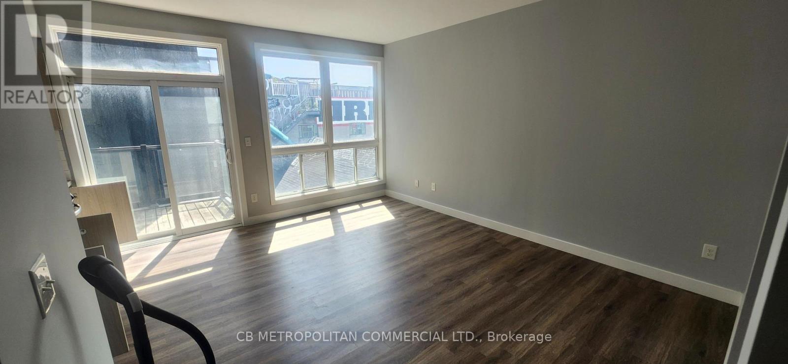 303 - 335 College Street, Toronto, Ontario  M5T 1S2 - Photo 2 - C13718196
