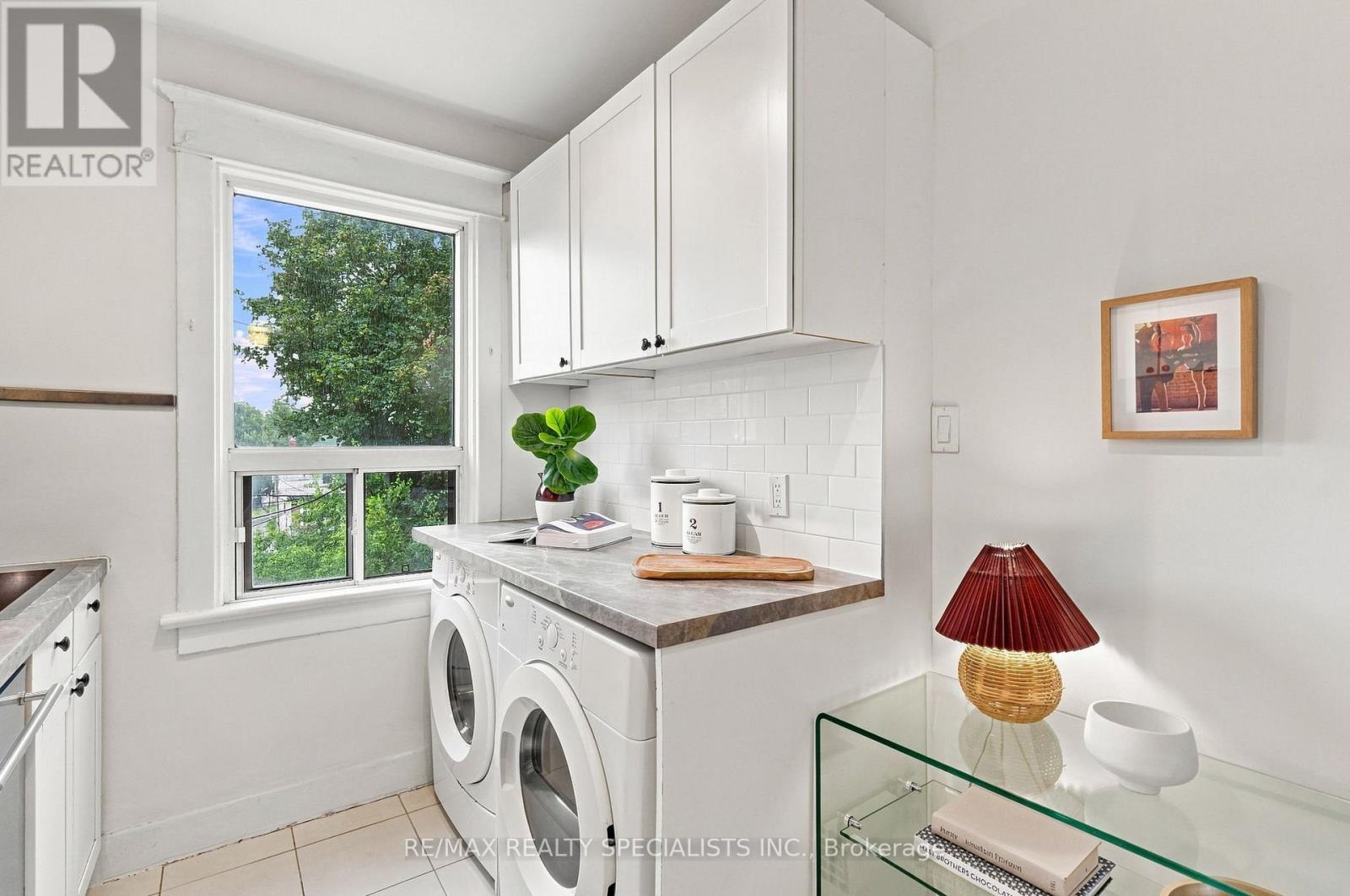 21 Mendel Avenue, Toronto, Ontario  M4C 1E6 - Photo 12 - E13718124