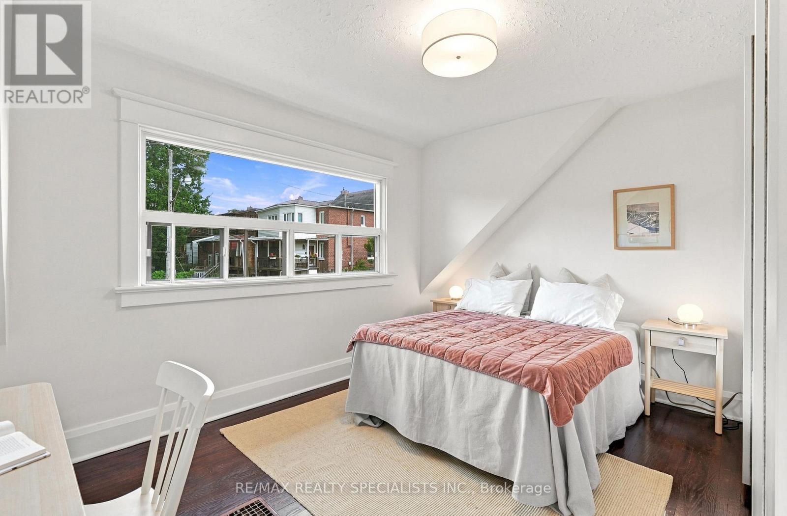 21 Mendel Avenue, Toronto, Ontario  M4C 1E6 - Photo 15 - E13718124