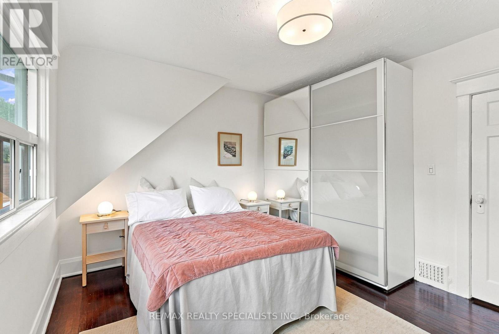 21 Mendel Avenue, Toronto, Ontario  M4C 1E6 - Photo 18 - E13718124