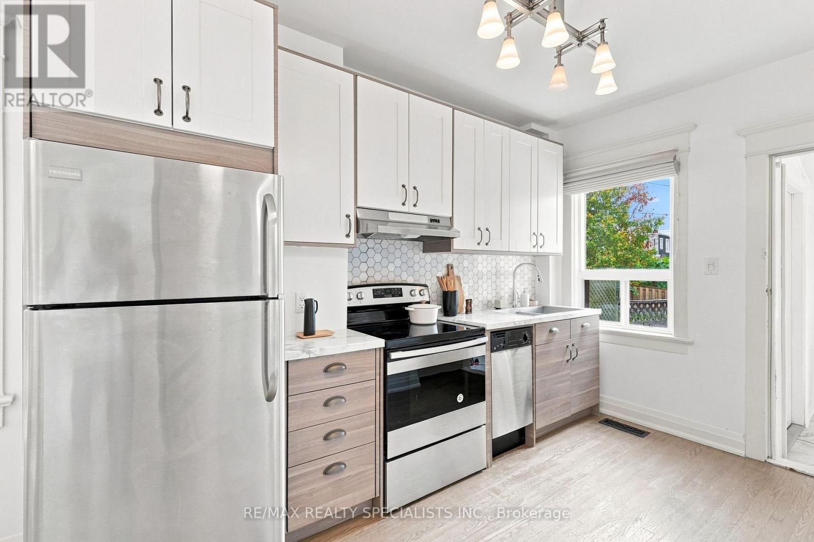 21 Mendel Avenue, Toronto, Ontario  M4C 1E6 - Photo 24 - E13718124