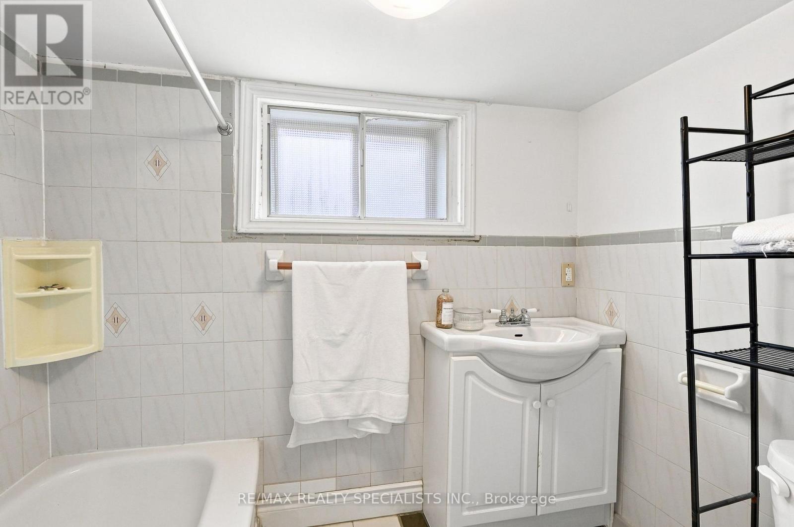 21 Mendel Avenue, Toronto, Ontario  M4C 1E6 - Photo 42 - E13718124