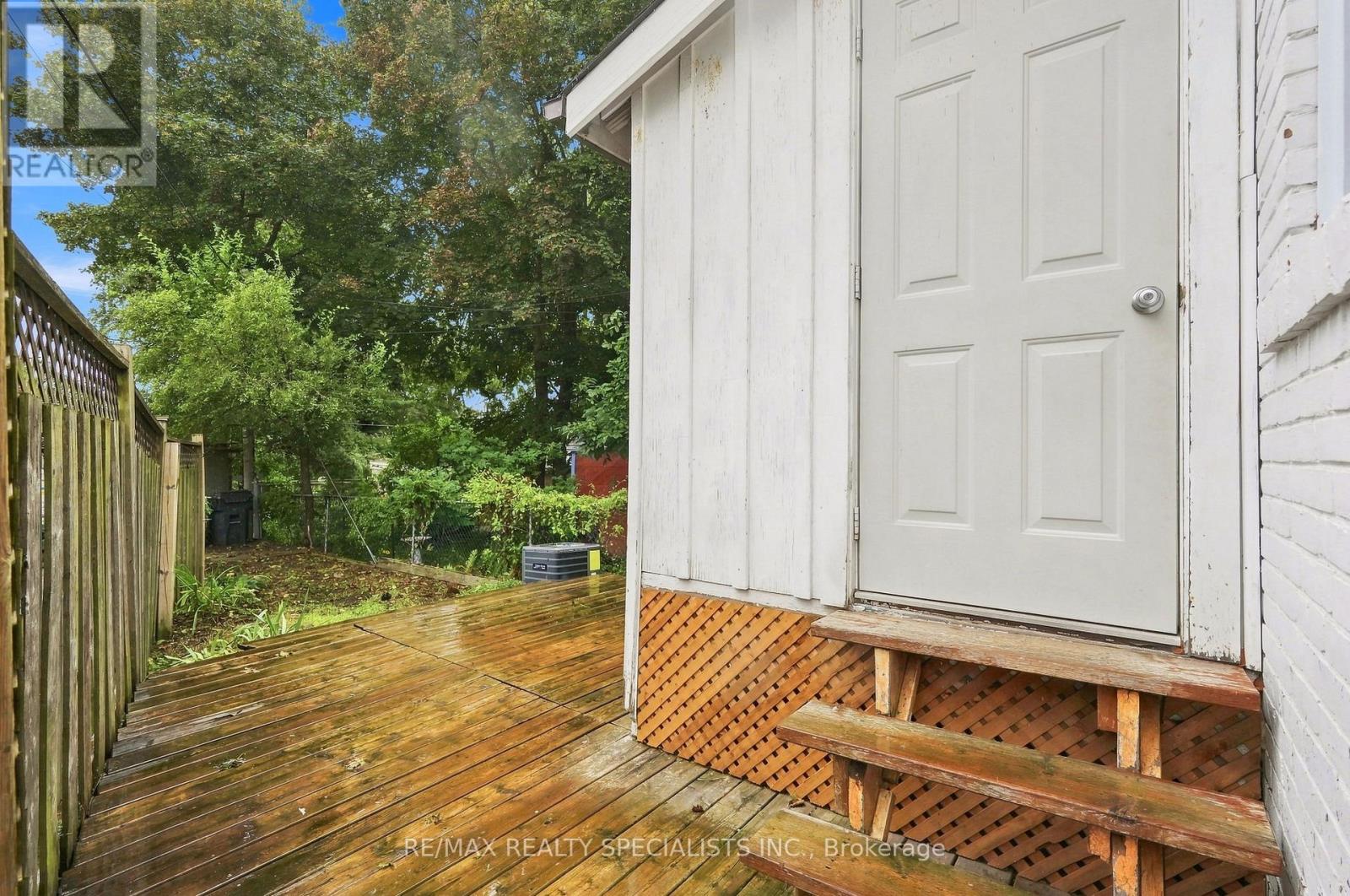 21 Mendel Avenue, Toronto, Ontario  M4C 1E6 - Photo 44 - E13718124