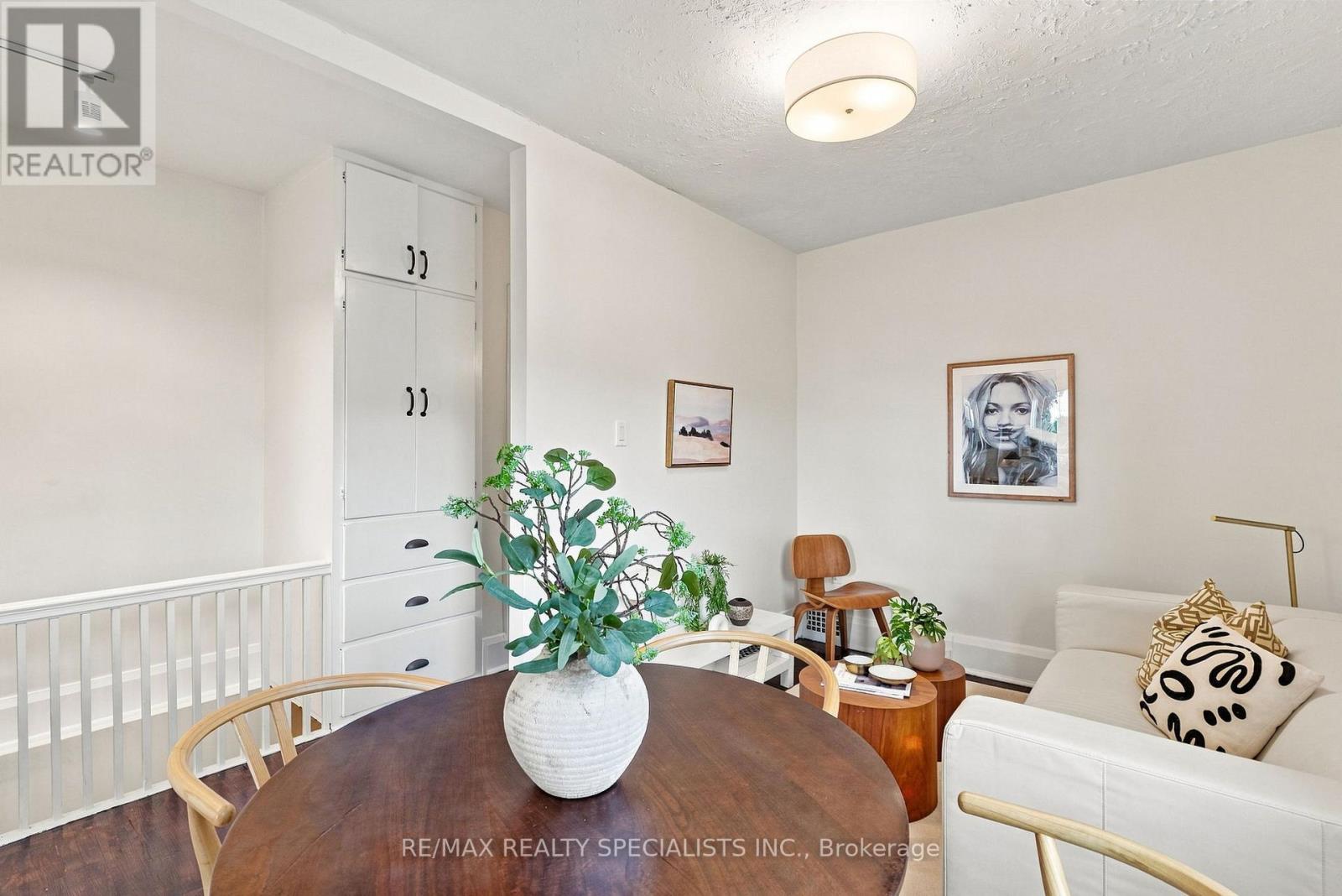 21 Mendel Avenue, Toronto, Ontario  M4C 1E6 - Photo 8 - E13718124