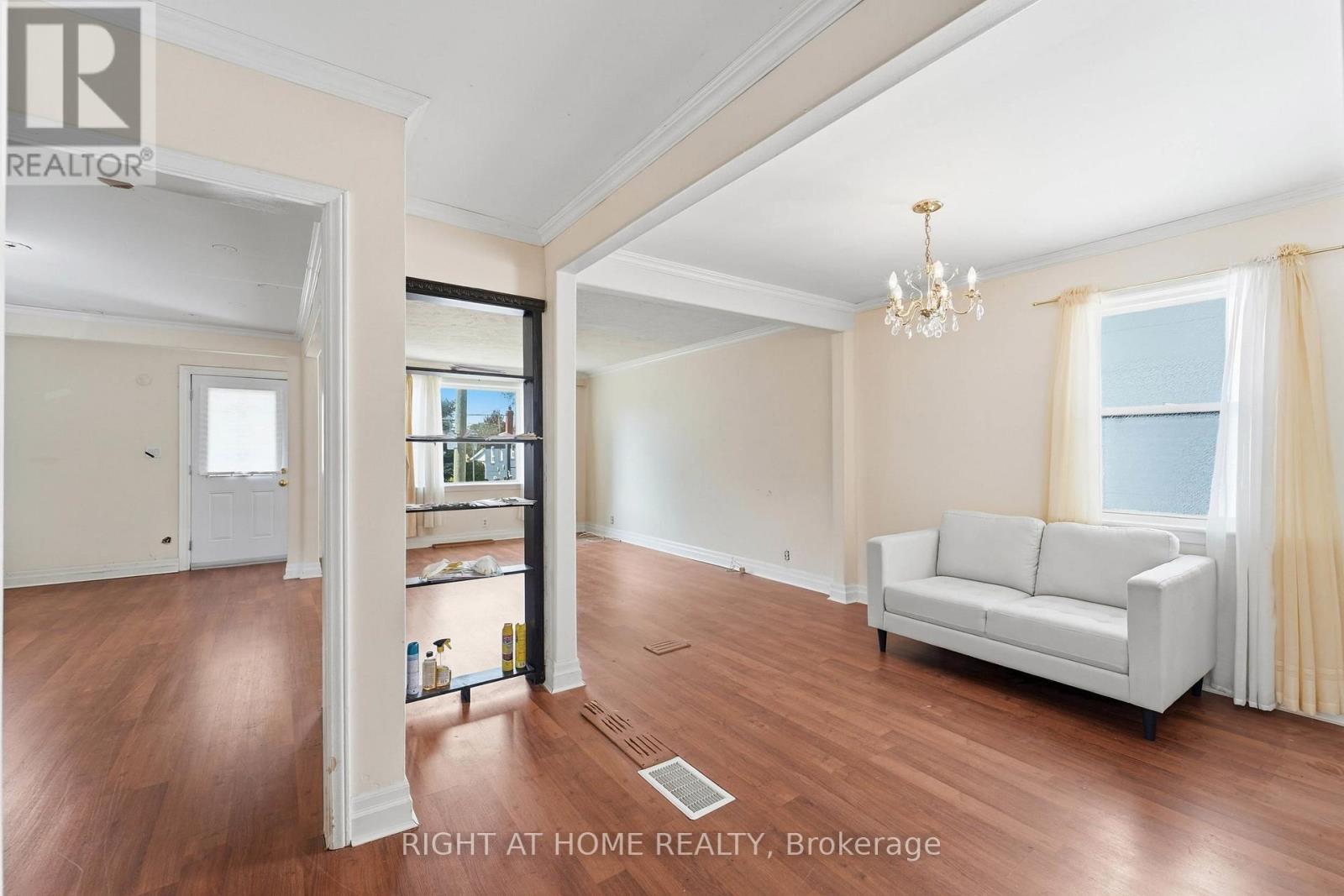 975 Victoria Park Avenue, Toronto, Ontario  M4B 2J4 - Photo 12 - E13718294