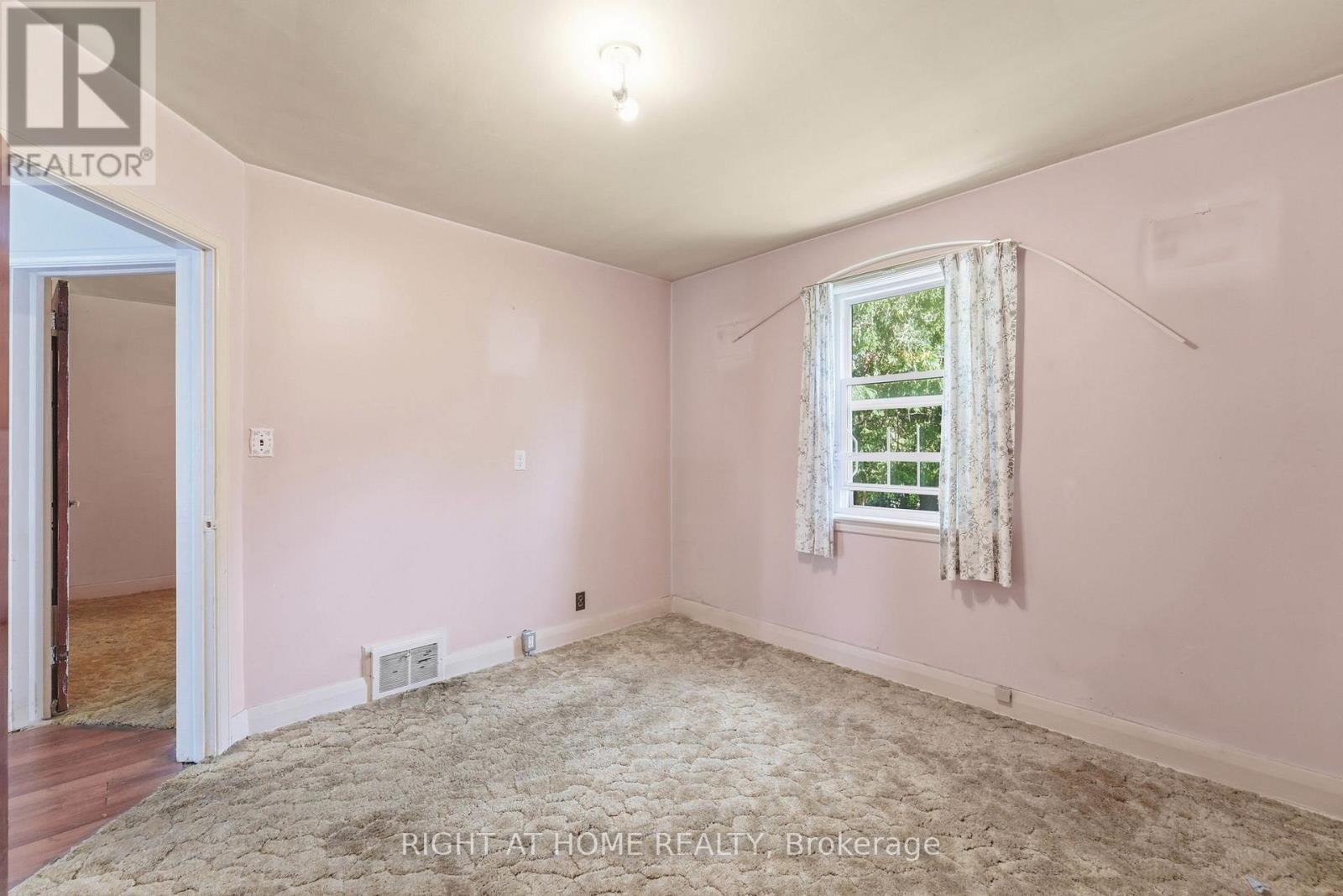 975 Victoria Park Avenue, Toronto, Ontario  M4B 2J4 - Photo 14 - E13718294