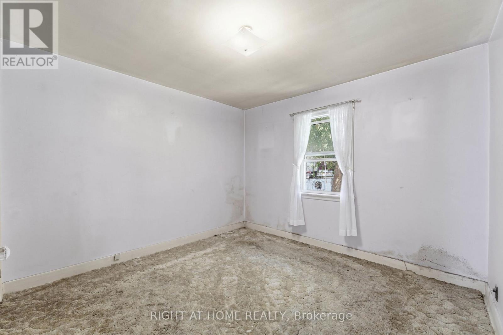 975 Victoria Park Avenue, Toronto, Ontario  M4B 2J4 - Photo 19 - E13718294