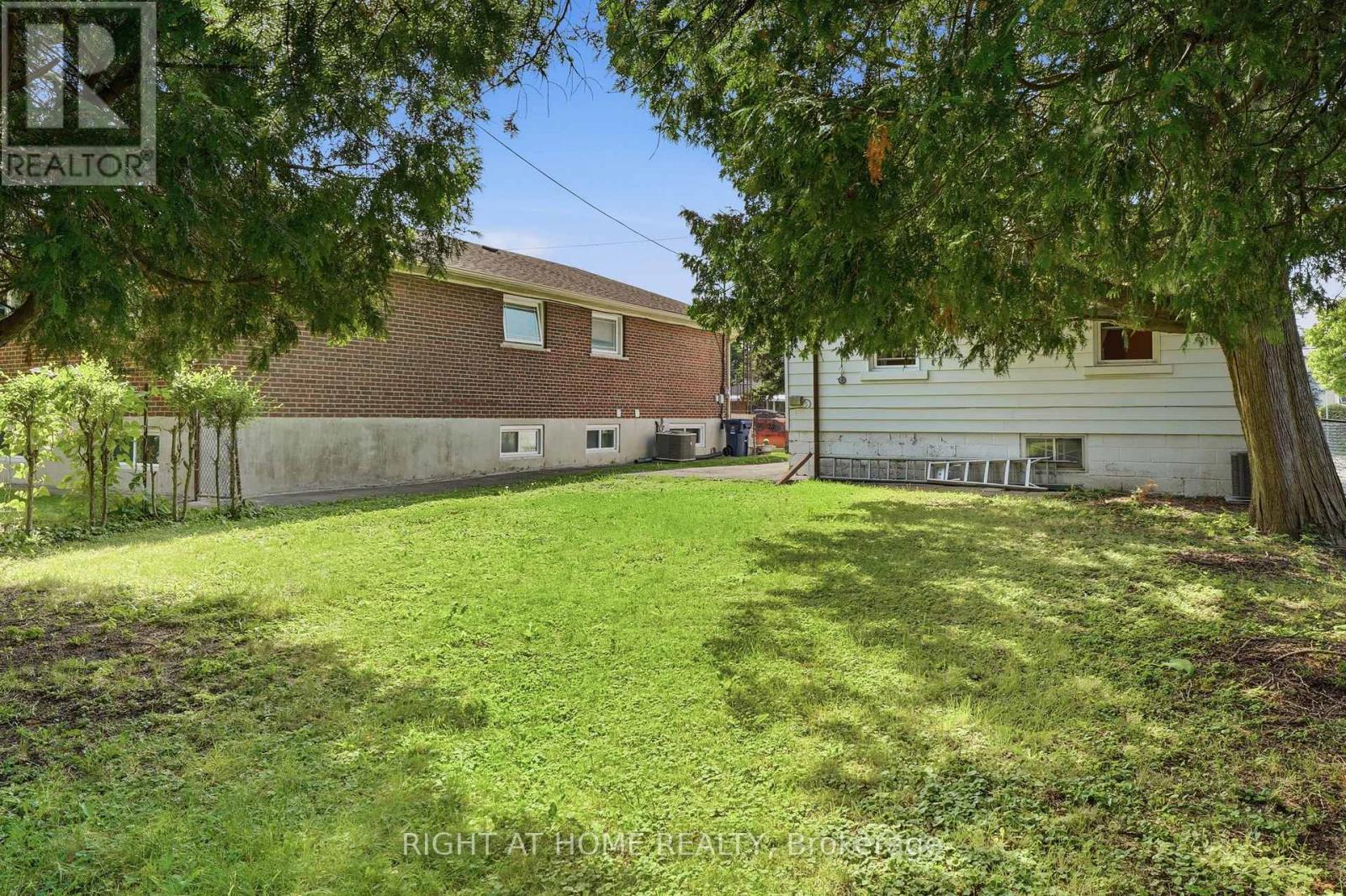975 Victoria Park Avenue, Toronto, Ontario  M4B 2J4 - Photo 28 - E13718294