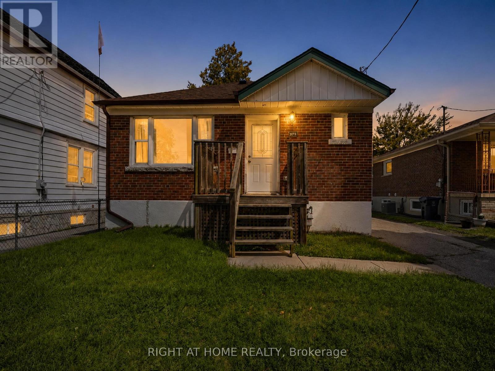 975 Victoria Park Avenue, Toronto, Ontario  M4B 2J4 - Photo 30 - E13718294