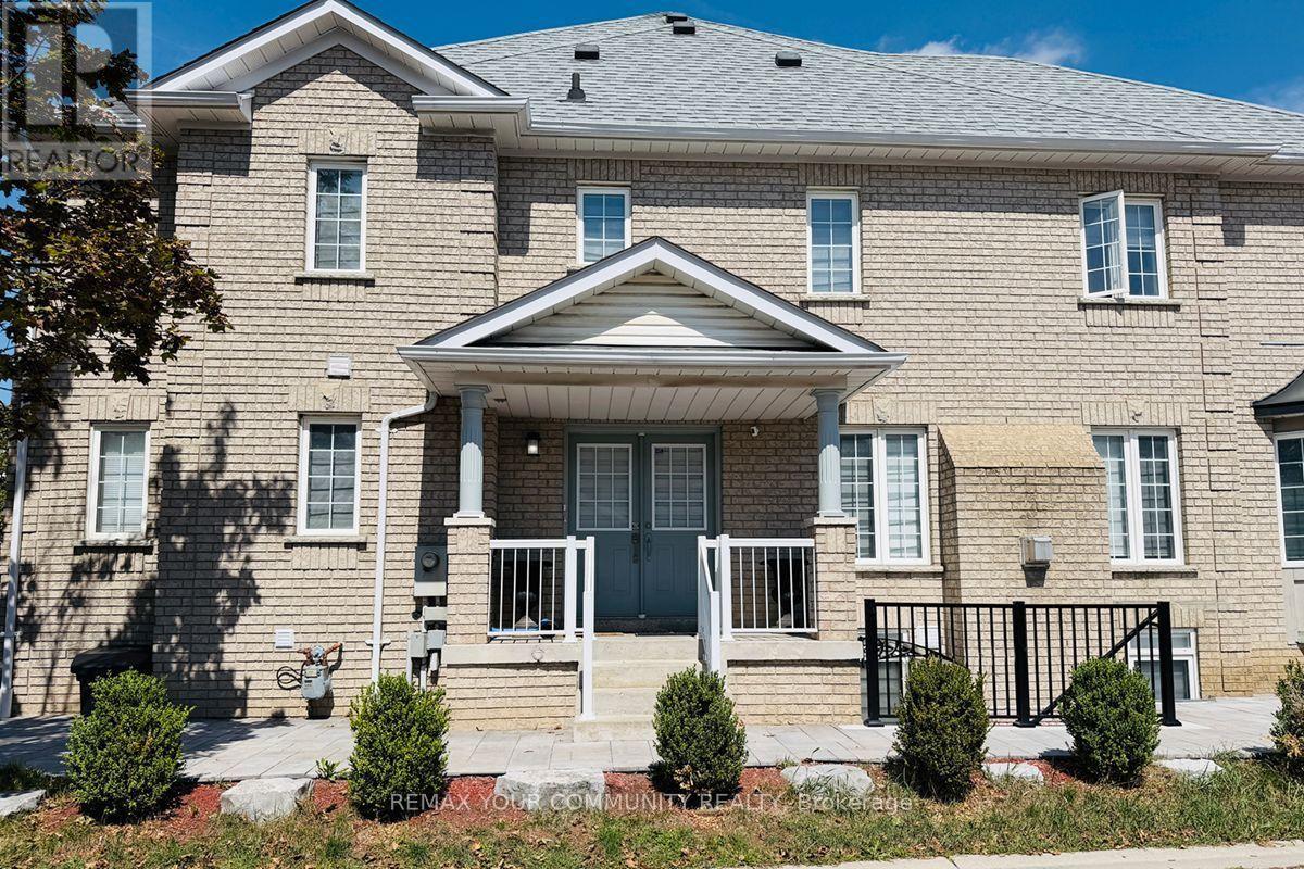 15 Benjamin Hood Crescent — photo 1