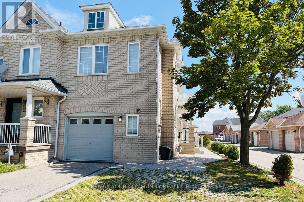 15 Benjamin Hood Crescent — photo 2