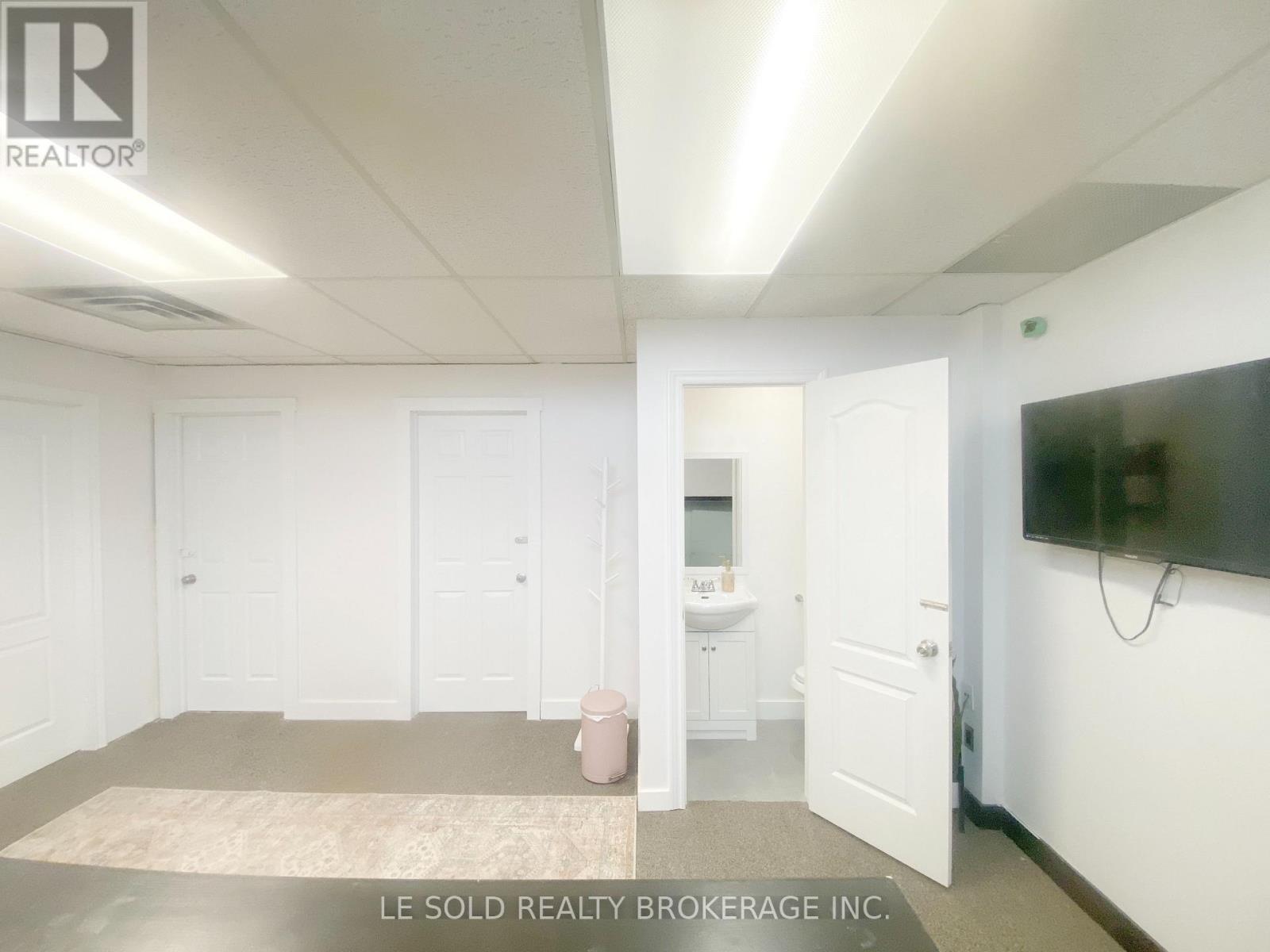 4 (2nd Floor C & D) - 117 Ringwood Drive, Whitchurch-Stouffville, Ontario  L4A 8C1 - Photo 8 - N13717874