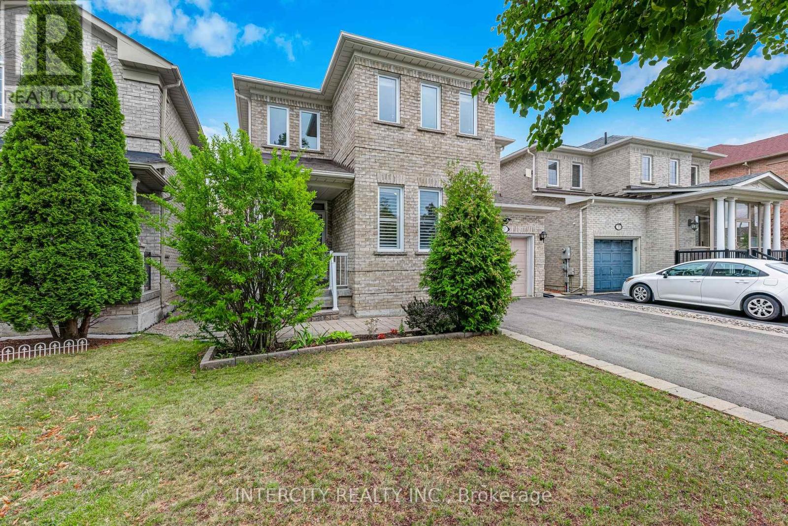 37 Redfinch Crescent — photo 2