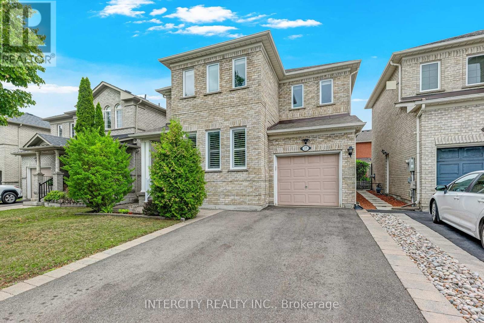 37 Redfinch Crescent — photo 3
