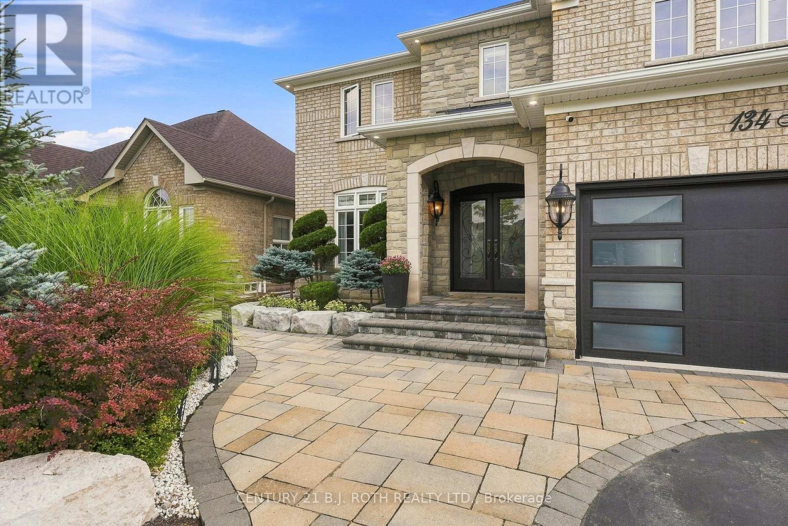 134 Sandringham Drive, Barrie (Innis-Shore), Ontario  L4M 0C9 - Photo 2 - S13718210
