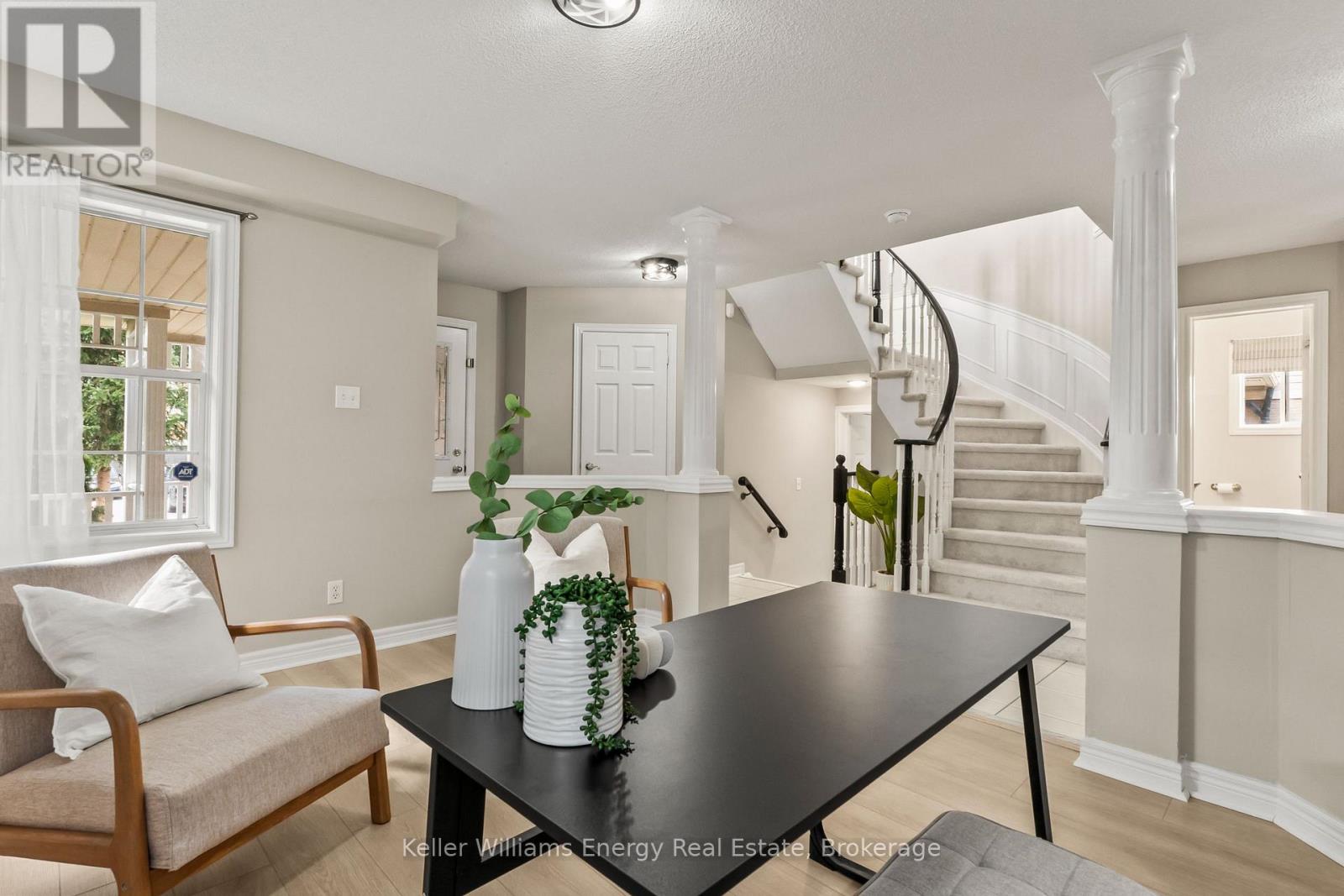 35 Virginia Drive, Whitby, Ontario L1R 2X9 - Photo 4 - E13717848