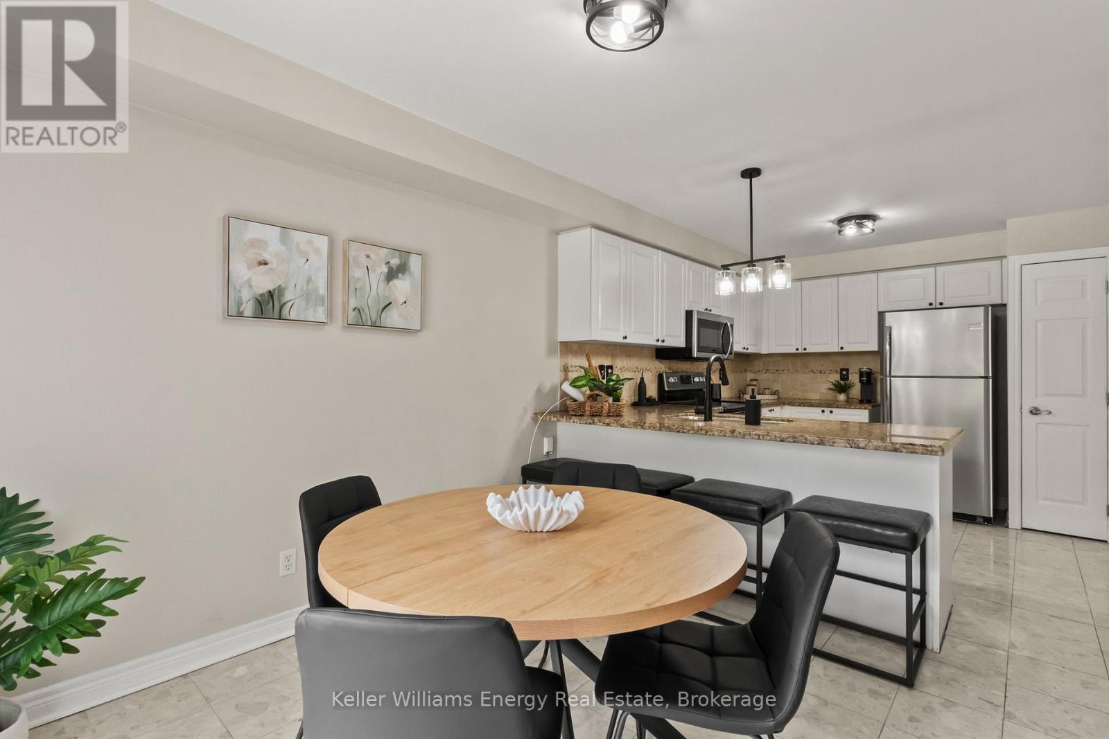 35 Virginia Drive, Whitby, Ontario L1R 2X9 - Photo 9 - E13717848