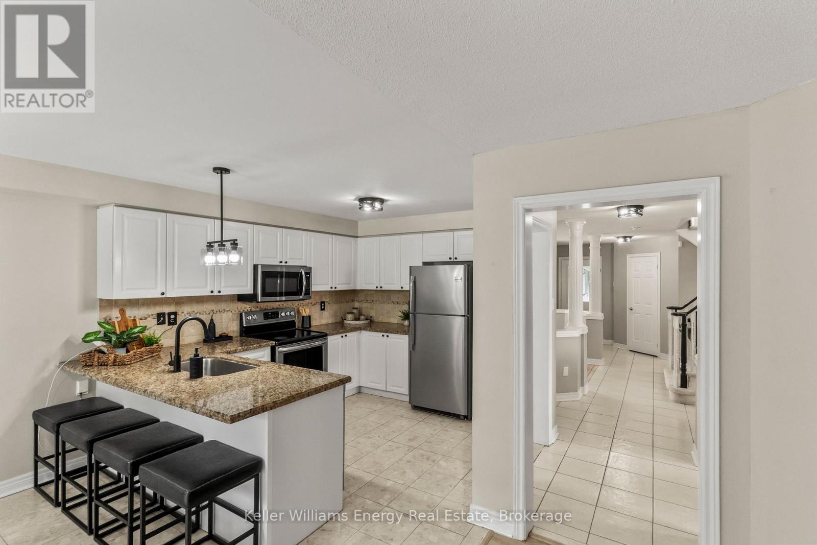35 Virginia Drive, Whitby, Ontario L1R 2X9 - Photo 7 - E13717848