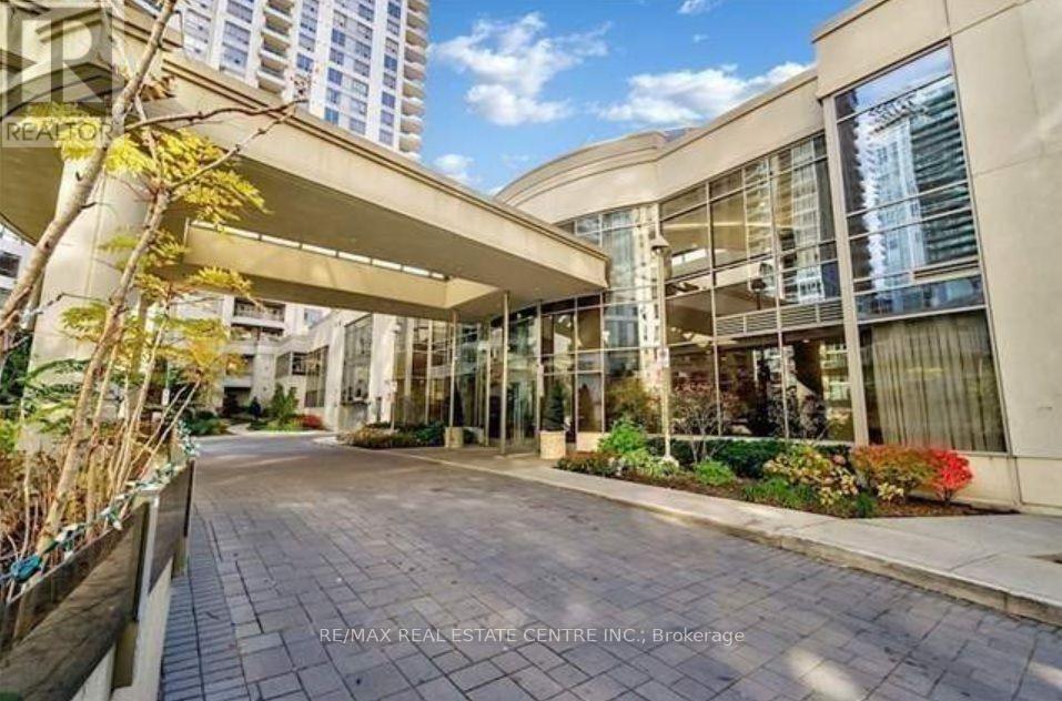 2023 - 3888 Duke Of York Boulevard, Mississauga, Ontario L5B 4P5 - Photo 5 - W13717856