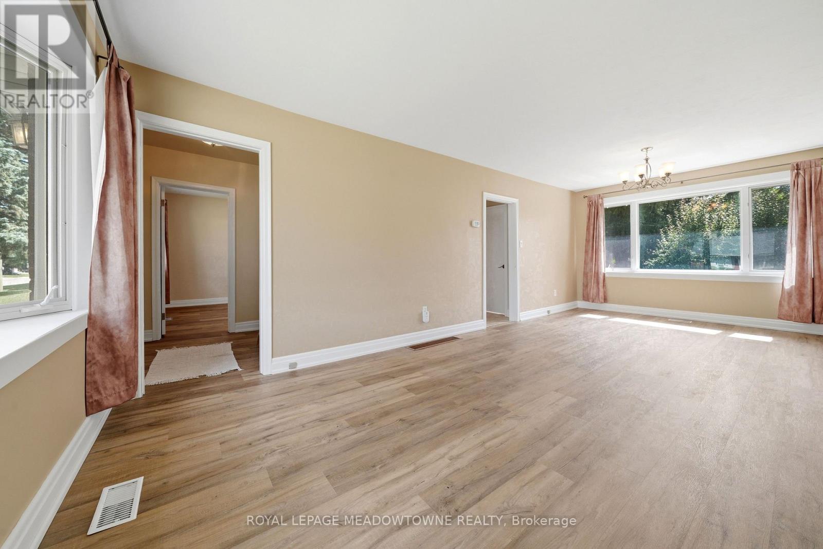 20 Delrex Boulevard, Halton Hills, Ontario  L7G 3X7 - Photo 10 - W13717888
